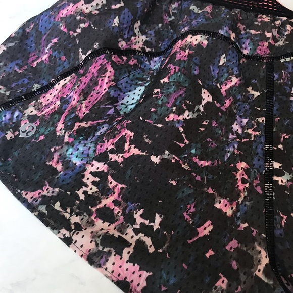 Lululemon shorts sz 6, great condition - Picture 3 of 10